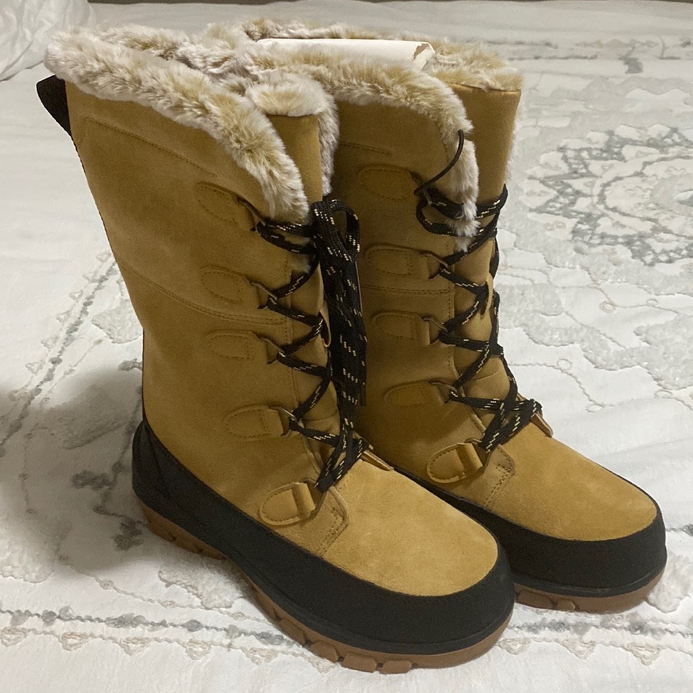 Snow boots